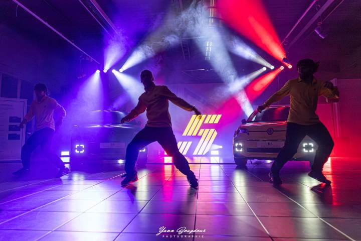 Événement automobile avec performance artistique Grenoble